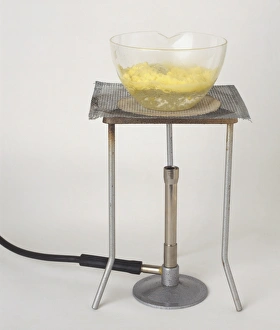 Glass dish with suspension of sulphur in sodium sulphite heated on a tripod Glass dish with suspension of sulphur in sodium sulphite heated on a tripod