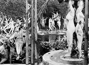 Gloria Swanson (1897 - 1893) on stage Gloria Swanson (1897 - 1893) on stage