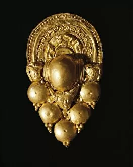 Gold cluster earring from Spina, Ferrara Province