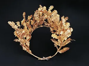Gold crown in the shape of oak leaves, from Amphipolis, Greece Gold crown in the shape of oak leaves, from Amphipolis, Greece