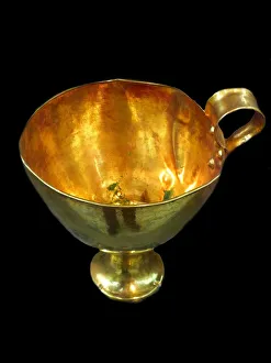 Gold kylix with one handle