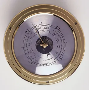 <b class=qtipBold><figcaption>Gold-rimmed barometer</figcaption></b><br><em>© Dorling Kindersley/UIG</em> Gold-rimmed barometer