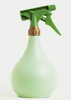 <b class=qtipBold><figcaption>Green spray bottle, side view</figcaption></b><br>Green spray bottle, side view.<br><em>© Dorling Kindersley/UIG</em> Green spray bottle, side view