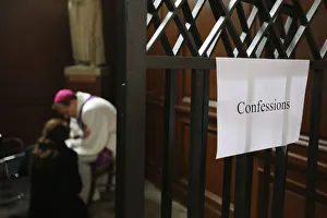 Easter Week Gallery: Holy confession during Easter week