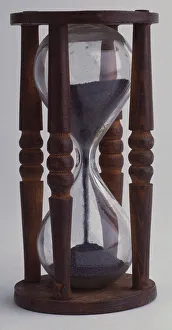 <b class=qtipBold><figcaption>hour-glass</figcaption></b><br><em>© Dorling Kindersley/UIG</em> hour-glass