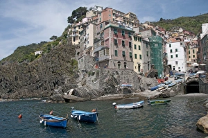 ITALY, Liguria, Cinque Terre, Riomaggiore, harbour houses & fishing boats ITALY, Liguria, Cinque Terre, Riomaggiore, harbour houses & fishing boats