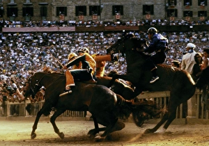 <b class=qtipBold><figcaption>Italy. Tuscany. Siena. Palio</figcaption></b><br><em>© Marka/Universal Images Group</em> Italy. Tuscany. Siena. Palio
