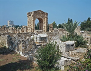 Lebano, Tyre, ruins of old City of Tyre, Roman necropolis with triumphal arch Lebano, Tyre, ruins of old City of Tyre, Roman necropolis with triumphal arch