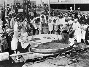 Making The Worlds Largest Apple Pie Making The Worlds Largest Apple Pie