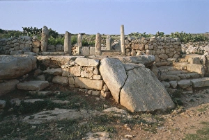 Malta, Mnajdra, Tarxien, Megalithic Temple, 3000-2500 bc Malta, Mnajdra, Tarxien, Megalithic Temple, 3000-2500 bc