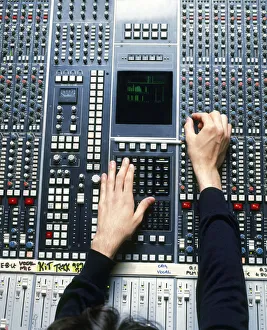 <b class=qtipBold><figcaption>Man operating recording desk</figcaption></b><br><em>© Dorling Kindersley/UIG</em> Man operating recording desk