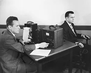 <b class=qtipBold><figcaption>Man being tested by lie detector</figcaption></b> Man being tested by lie detector
