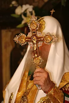Images Dated 8th June 2000: Moscow orthodox patriarch Alexis II holding a crucifix