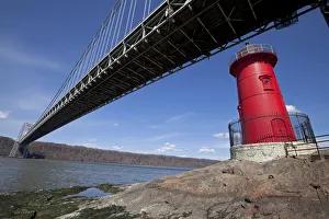 NEW YORK AS A FAMILY- New York/Manhattan, Little Red Lighthouse with view across Hudson NEW YORK AS A FAMILY- New York/Manhattan, Little Red Lighthouse with view across Hudson