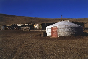<b class=qtipBold><figcaption>Nomadic Yurt tent in grassland</figcaption></b><br><em>© Dorling Kindersley/UIG</em> Nomadic Yurt tent in grassland