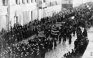 People demonstrating on the streets of moscow in october during the 1905 revolt People demonstrating on the streets of moscow in october during the 1905 revolt
