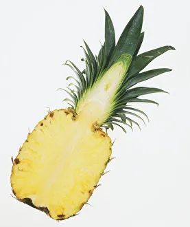 <b class=qtipBold><figcaption>Pineapple half, cross-section</figcaption></b><br><em>© Dorling Kindersley/UIG</em> Pineapple half, cross-section
