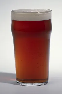 <b class=qtipBold><figcaption>A pint of draught bitter</figcaption></b><br>A pint of draught bitter.<br><em>© Dorling Kindersley/UIG</em> A pint of draught bitter