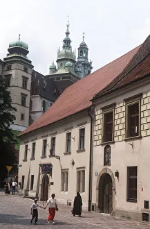 Poland, Malopolskie Province, Krakow, Kanonicza Street, Wawel Royal Castle in background Poland, Malopolskie Province, Krakow, Kanonicza Street, Wawel Royal Castle in background