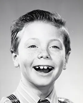 <b class=qtipBold><figcaption>Portrait of boy</figcaption></b> Portrait of boy