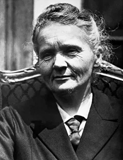 <b class=qtipBold><figcaption>Portrait of Marie Curie</figcaption></b> Portrait of Marie Curie