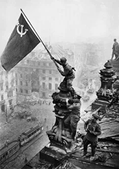Ussr Gallery: Red army soldiers raising the soviet flag over the reichstag in berlin, germany, april 30, 1945
