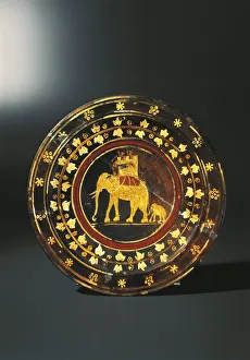 Red-figure pathera depicting an elephant prepared for battles from the Pocola deorum plates Red-figure pathera depicting an elephant prepared for battles from the Pocola deorum plates