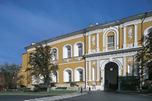 <b class=qtipBold><figcaption>Russia, Moscow, Kremlin, Arsenal</figcaption></b><br>Russia - Moscow. Kremlin (UNESCO World Heritage List, 1990). Arsenal, 18th century.<br><em>© DEA / W. BUSS</em> Russia, Moscow, Kremlin, Arsenal