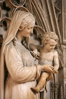 Statue Gallery: Sculpture in Saint Andrews cathedral in Bordeaux