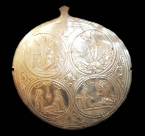 Souvenir made of shell depicting scenes from the life of Jesus. Made 1700-1900 for Souvenir made of shell depicting scenes from the life of Jesus. Made 1700-1900 for
