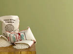 <b class=qtipBold><figcaption>Spanish rice in canvas bags</figcaption></b><br><em>© Dorling Kindersley/UIG</em> Spanish rice in canvas bags