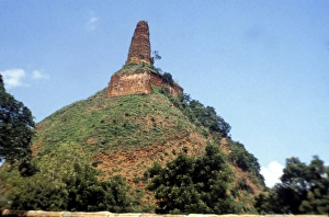 Sri Lanka - Stupa, Buddhist shrine, Abeygyriya Sri Lanka - Stupa, Buddhist shrine, Abeygyriya