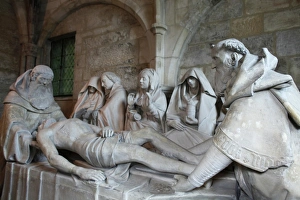 Statue Gallery: Statue depicting Christs entombment in Hotel dieu