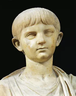Statue of Nero as child wearing bulla, Detail Statue of Nero as child wearing bulla, Detail