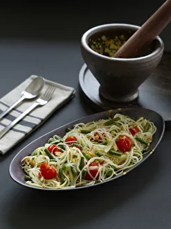 <b class=qtipBold><figcaption>Thai green papaya salad</figcaption></b><br><em>© Dorling Kindersley/UIG</em> Thai green papaya salad
