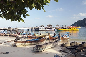 Thailand, Phi Phi Islands, Koh Phi Phi, Ton Sai Bay, boats moored on beach Thailand, Phi Phi Islands, Koh Phi Phi, Ton Sai Bay, boats moored on beach