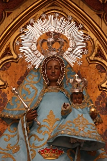 Statue Gallery: Virgin and child statue