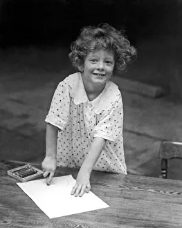 <b class=qtipBold><figcaption>A Young Girl Drawing</figcaption></b><br>Lake Placid, New York: c. 1929. A young girl vacationing at the Lake Placid Club does her art on one of the tables there.<br><em>© Underwood Archives/UIG</em> A Young Girl Drawing