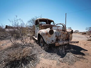 Images Dated 29th September 2018: Abandoned car in Outback Australia