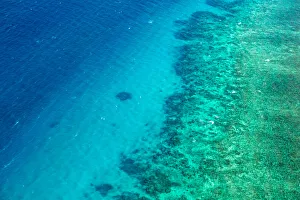 Aerial Photographs above the Great Barrier Reef Aerial Photographs above the Great Barrier Reef