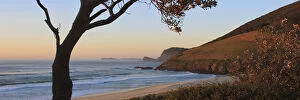 Images Dated 18th September 2011: Blueys beach sunrise