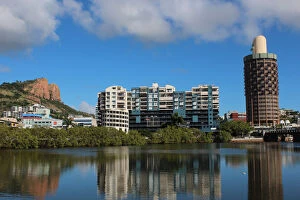 Images Dated 3rd March 2012: Castle hill and townsville city