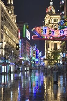 Images Dated 22nd January 2007: China, Shanghai, Nanjing Road, neon signs at shopping precinct, night