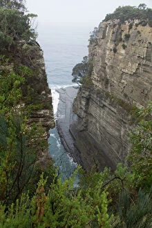 Images Dated 4th May 2014: Devils Kitchen, Eaglehawk Neck on the Tasman Peninsula