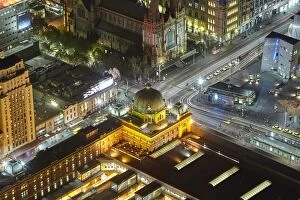 Images Dated 28th April 2011: Elevated view of Flinders street station at night