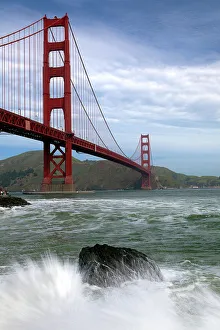<b class=qtipBold><figcaption>Golden Gate Bridge splash</figcaption></b><br>Picture shows water splashing on rocks in front of Golden Gate Bridge in San Francisco, California, USA.<br><em>© copyright 2011 Daniel Osterkamp</em> Golden Gate Bridge splash