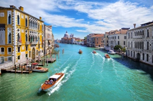 <b class=qtipBold><figcaption>The Grand Canal in Venice, Italy</figcaption></b><br><em>© �� :: Artie | Photography ::</em> The Grand Canal in Venice, Italy