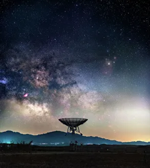 Milky way above radio telescope