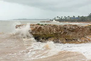 Images Dated 20th January 2014: Nightcliff in Monsoon