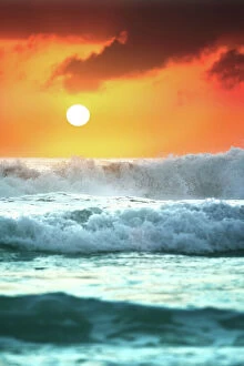 Images Dated 5th December 2009: Ocean sunrise